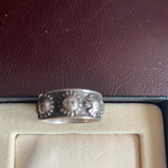 STERLING SILVER  925  RING  SIGN - Picture 1 of 2